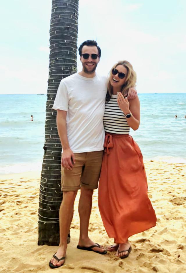 Ninée en Pieter op het strand